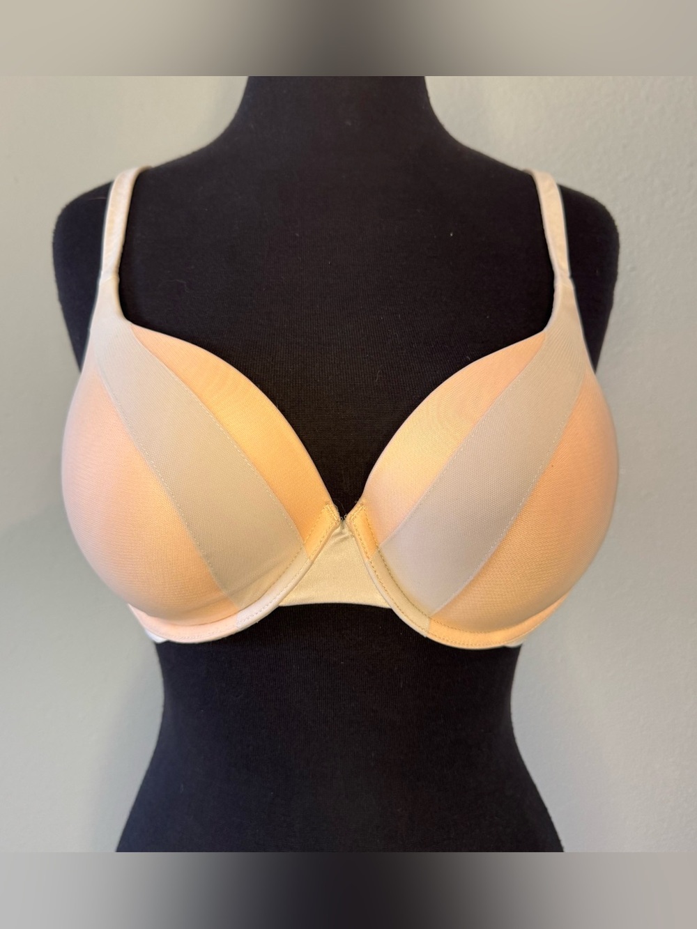 Victoria’s Secret Body by Victoria 36D Peach Nude Mesh Lined Demi Bra